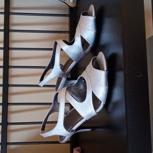Life Stride Memory Foam metallic silver slingback sandals high heel shoes